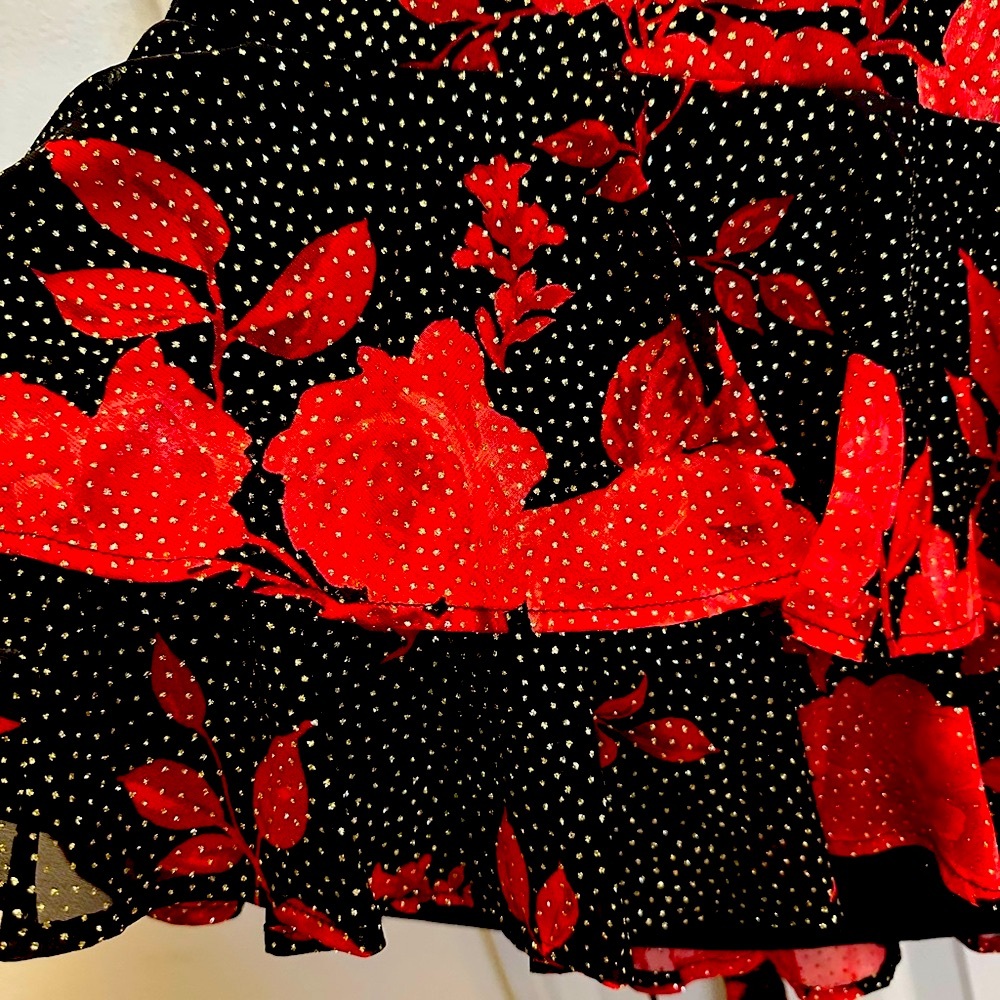 ⭐️HostPick⭐️City Triangles Black & Red Floral Long Sleeve Dress w/ Gold sparkles - Picture 9 of 14